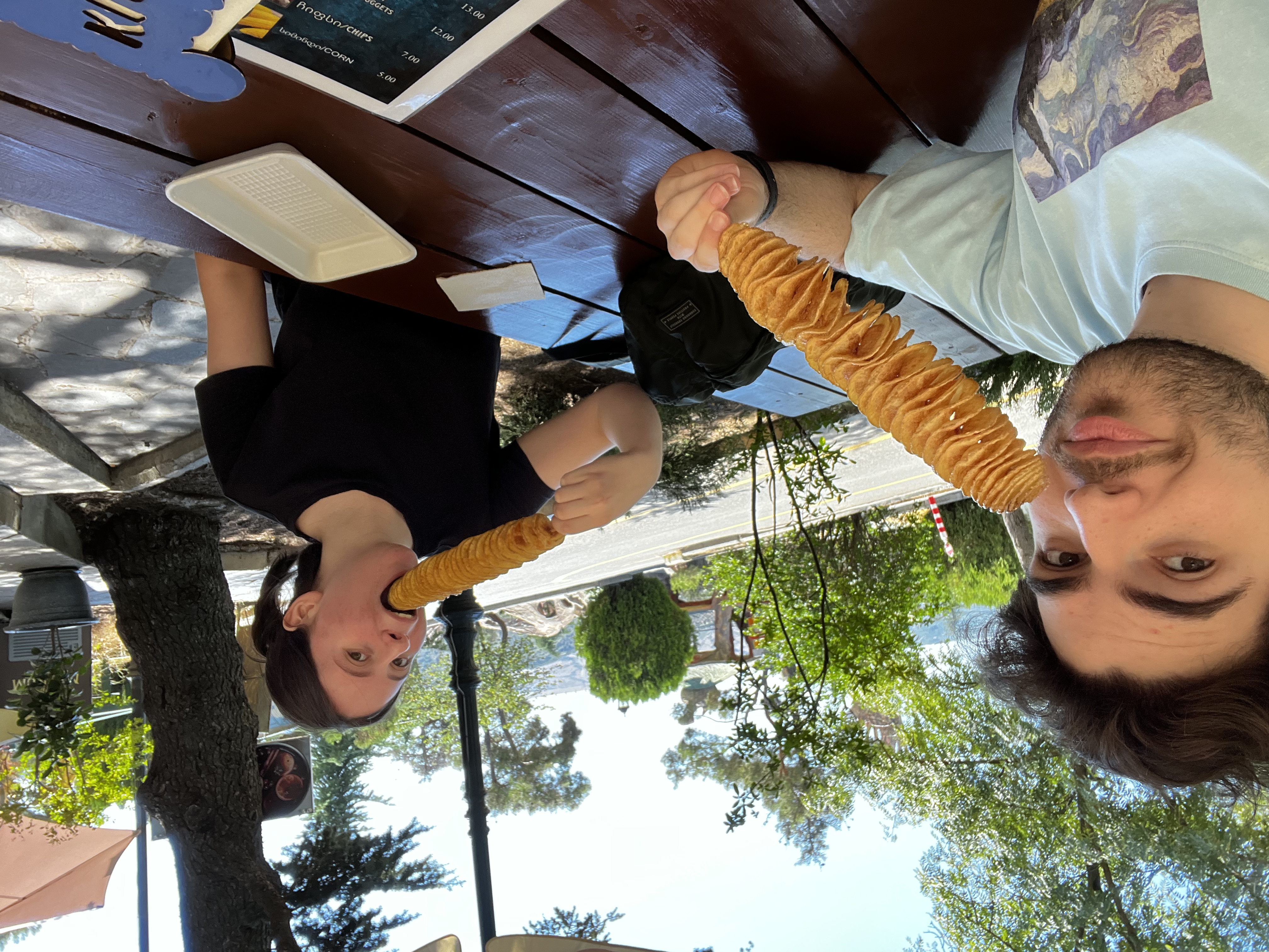 მთაწმინდაზე დახვეული კარტოფილით